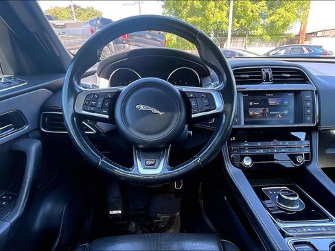 Used 2017 Jaguar F-PACE S AWD/4WD image 4