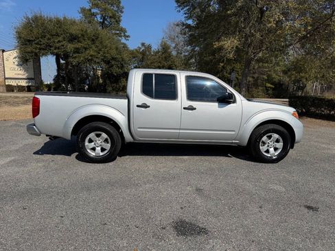 Used 2013 Nissan Frontier SV image 7