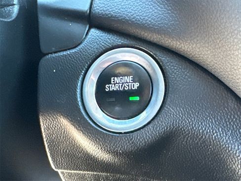 Used 2021 Chevrolet Equinox LT image 30