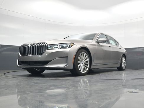 Used 2021 BMW 740i xDrive w/ Premium Package image 21