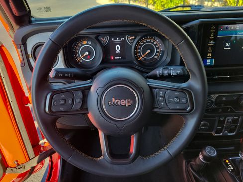 Used 2024 Jeep Wrangler Unlimited Sport AWD/4WD image 33