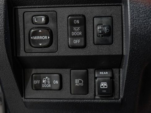 Used 2018 Toyota Tundra Limited AWD/4WD image 25