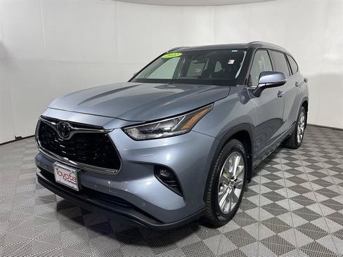 Used 2022 Toyota Highlander Limited AWD/4WD image 3