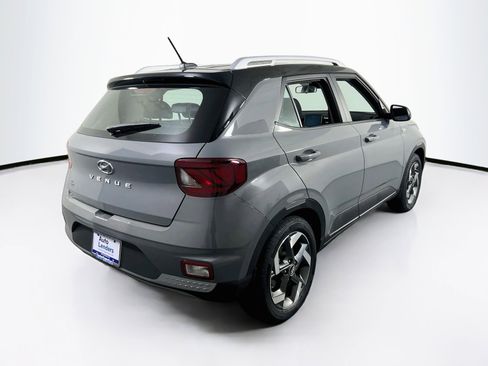 Used 2023 Hyundai Venue Limited image 5