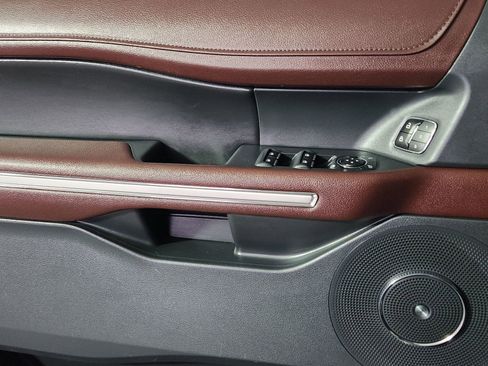 Used 2024 Ford Expedition Limited image 27