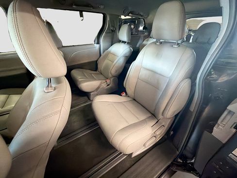 Used 2015 Toyota Sienna XLE Premium AWD/4WD image 27