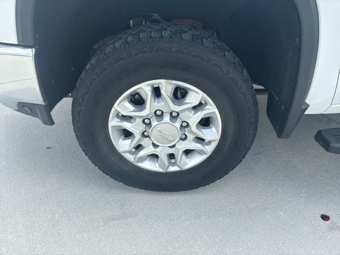 Used 2020 Chevrolet Silverado 2500 LT w/ Z71 Off-Road Package AWD/4WD image 11