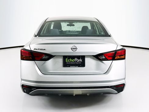 Used 2022 Nissan Altima 2.5 S FWD image 7