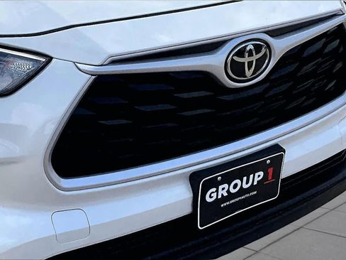 Used 2021 Toyota Highlander XLE FWD image 30