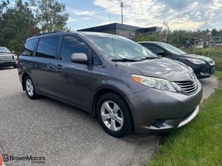 Used 2012 Toyota Sienna LE image 1