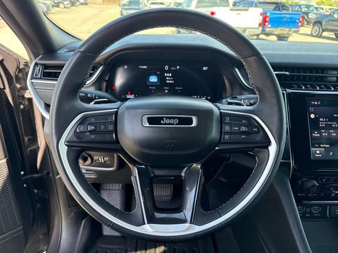 Used 2023 Jeep Grand Cherokee L Laredo RWD image 14