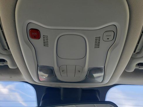 Used 2023 Jeep Renegade Latitude AWD/4WD image 22