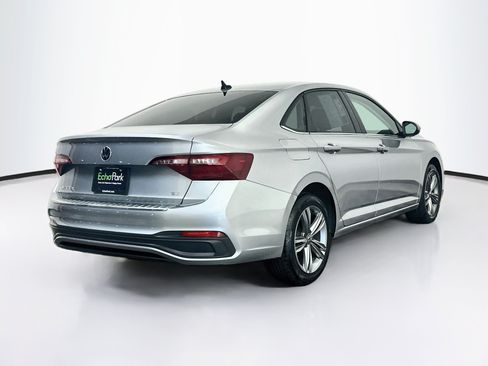 Used 2024 Volkswagen Jetta SE FWD image 9