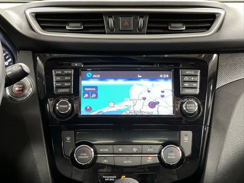 Used 2016 Nissan Rogue SL w/ SL Premium Package image 29