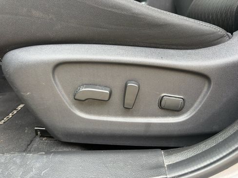 Used 2020 Nissan Rogue SV FWD image 22