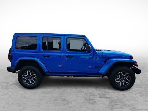 Used 2025 Jeep Wrangler Unlimited Sahara AWD/4WD image 6