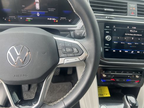 Certified 2023 Volkswagen Tiguan SE w/ Panoramic Sunroof Package image 16