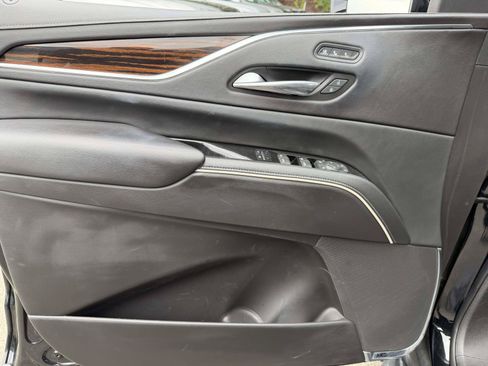 Used 2022 Cadillac Escalade ESV Premium Luxury AWD/4WD image 18