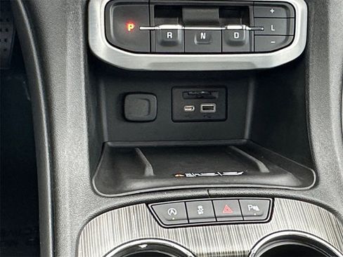 Used 2023 GMC Acadia SLT w/ Preferred Package image 17