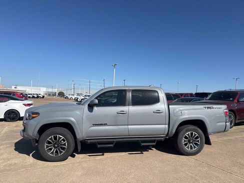 Used 2021 Toyota Tacoma TRD Sport w/ Technology Package image 11