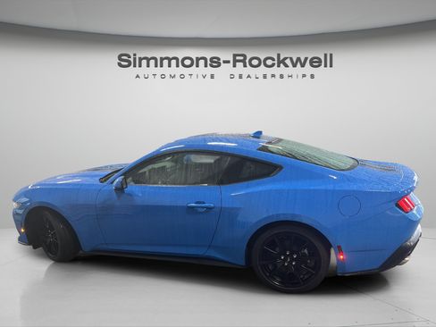 Used 2024 Ford Mustang Coupe RWD image 2