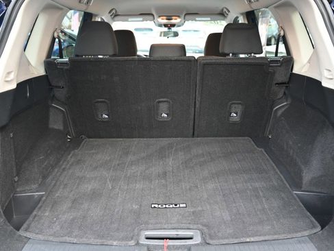 Used 2025 Nissan Rogue SV image 16