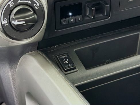 Used 2021 Nissan Titan SV w/ SV Convenience Package image 23