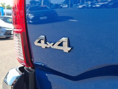 Used 2018 Toyota Tacoma SR5 AWD/4WD image 32