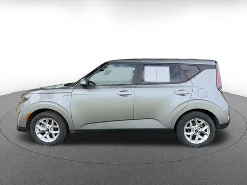 Used 2025 Kia Soul LX w/ LX Technology Package FWD image 7