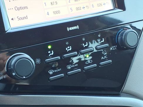 Used 2020 Toyota Camry LE image 22