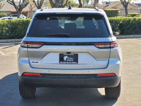 Used 2024 Jeep Grand Cherokee Altitude AWD/4WD image 6