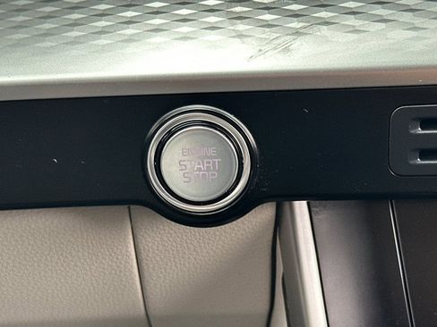Used 2024 Kia Carnival LX FWD image 24