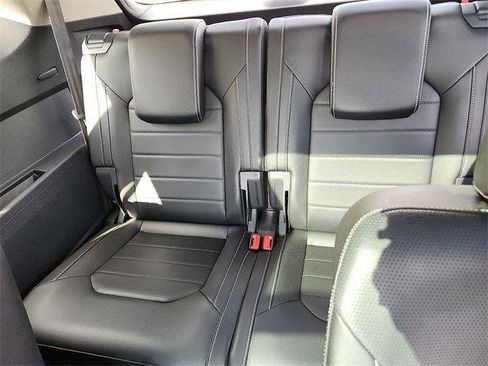 Certified 2022 Volkswagen Atlas SEL Premium image 13