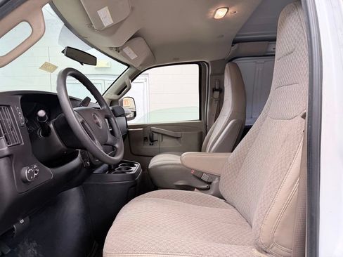 Used 2017 GMC Savana 2500 RWD image 11