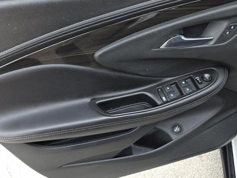 Used 2019 Buick Envision Essence FWD image 10