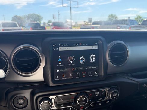 Used 2021 Jeep Wrangler Unlimited Sport AWD/4WD image 19