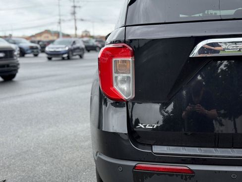 Used 2023 Ford Explorer XLT RWD image 24