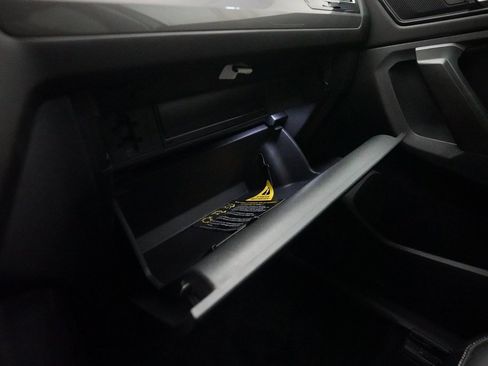 Used 2024 Volkswagen Tiguan SE image 31