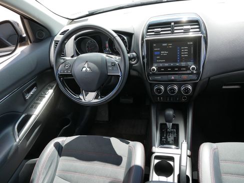 Used 2024 Mitsubishi Outlander Sport SE AWD/4WD image 9