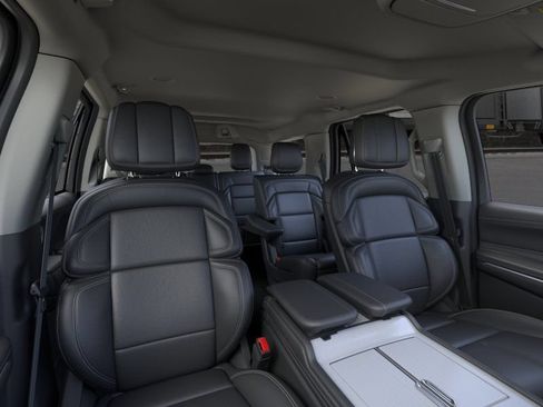 New 2026 Lincoln Navigator Premiere AWD/4WD image 11