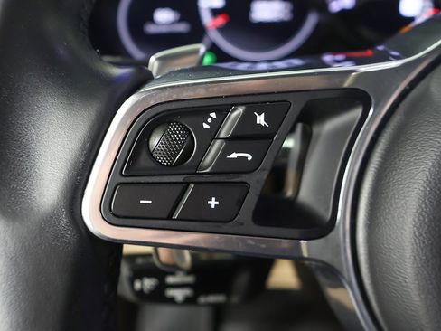 Used 2020 Porsche Cayenne image 46