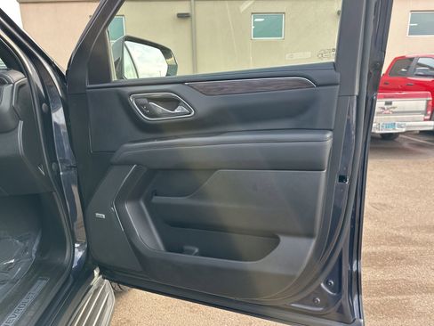 Used 2023 Chevrolet Suburban LT image 35