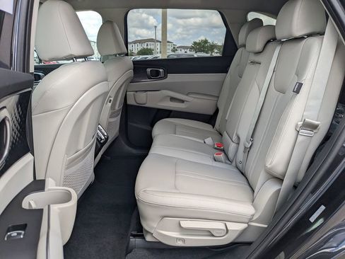 Certified 2025 Kia Sorento S AWD/4WD image 17
