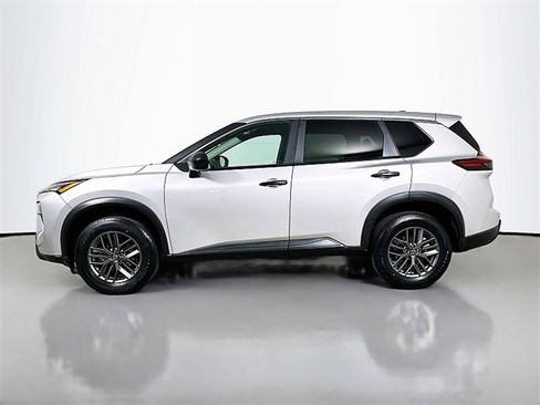Used 2024 Nissan Rogue S image 4