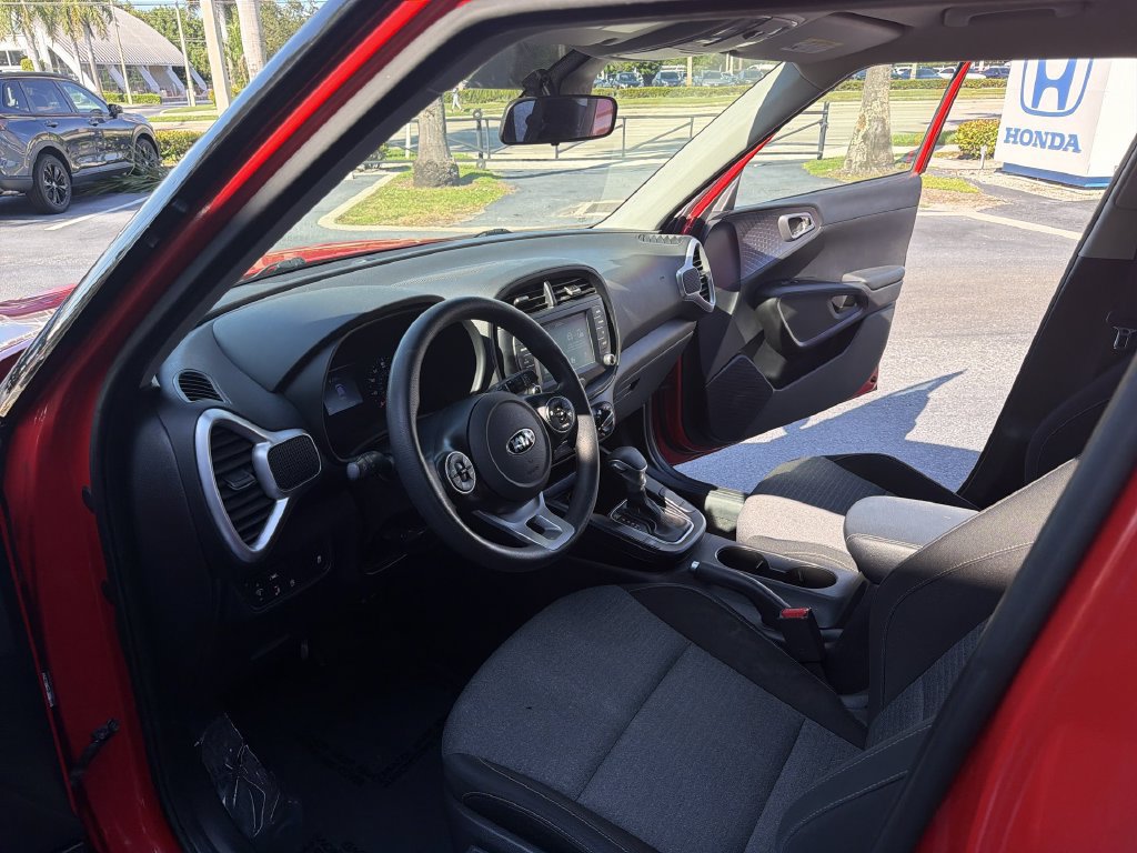 Used 2020 Kia Soul S FWD image 30