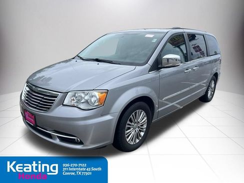 Used 2014 Chrysler Town & Country Touring-L w/ Driver Convenience Group FWD image 10
