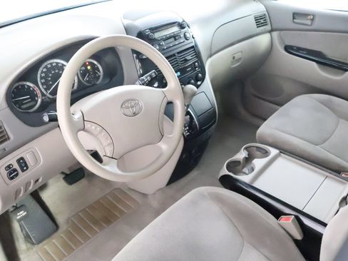 Used 2004 Toyota Sienna LE FWD image 25