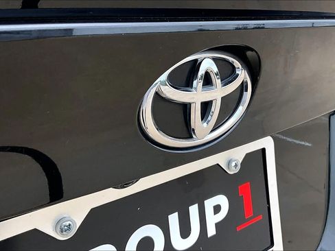 Used 2021 Toyota C-HR LE FWD image 10