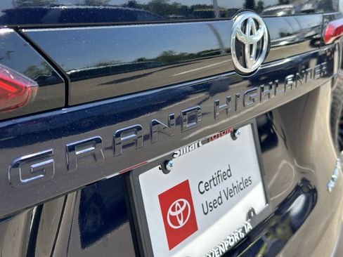 Certified 2024 Toyota Grand Highlander AWD image 8