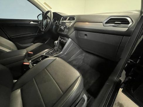 Used 2020 Volkswagen Tiguan SE FWD image 11